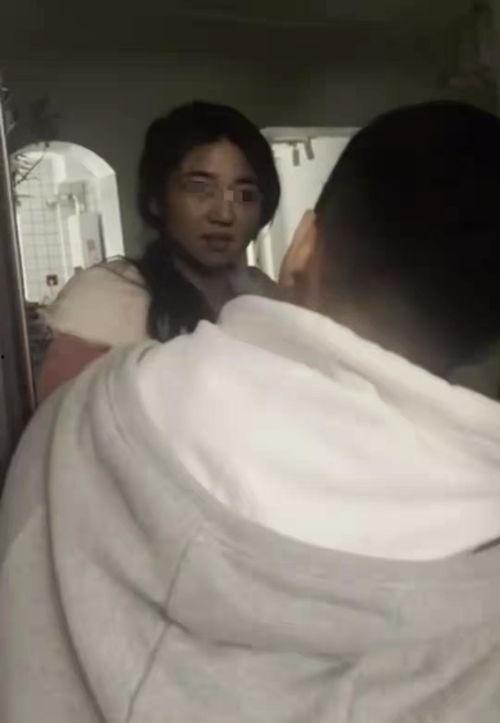娱乐吃瓜酱男生拍照,揭秘男生拍照的趣味瞬间